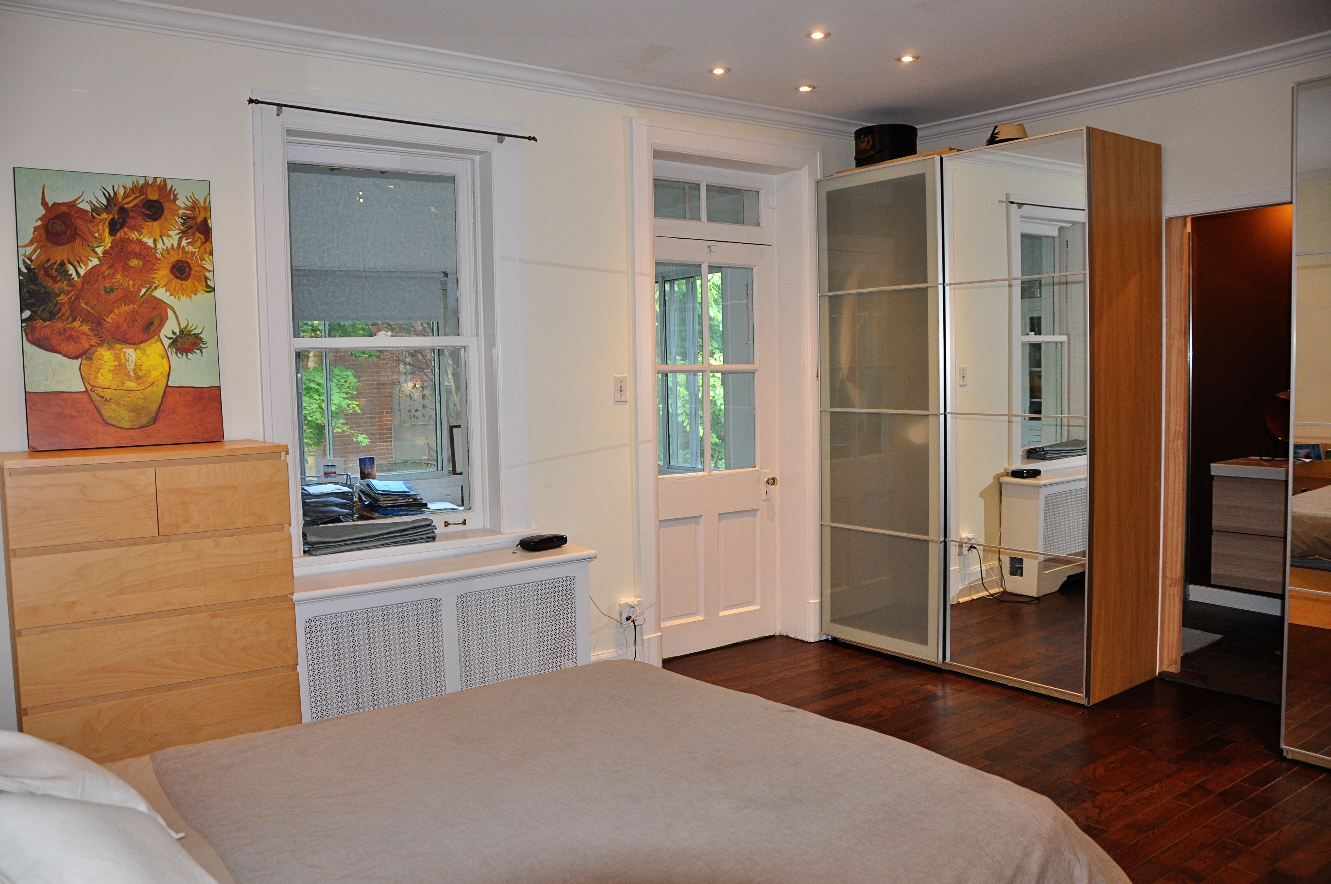 Beautiful Large House In Monkland Village Montreal Côte