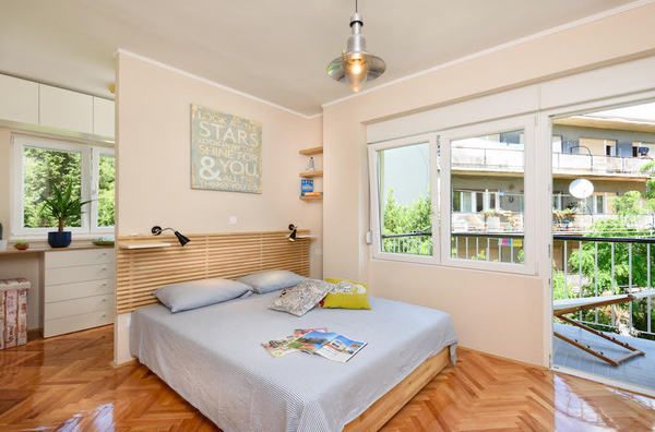 A newly decorated apartment with 3 bedrooms in the city center