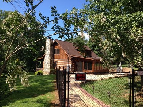 Roomy Appalachian Tn Log Cabin In A Peaceful Setting Close To