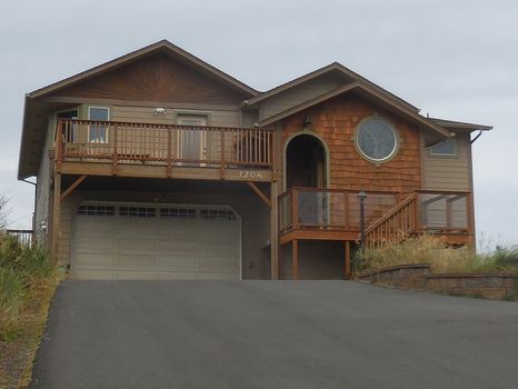 Fully Handicapped Accessible Beach Front Home On Central Oregon
