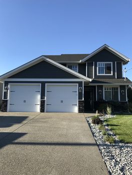 4 Bdrm In Western Canada Open For Offers For Summer 2020