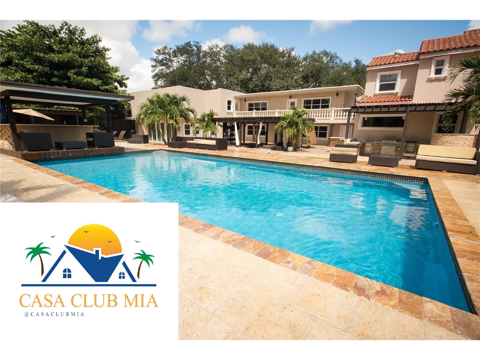 CASA CLUB MIA 12BEDROOM POOL, SPA, JACUZZI BBQ VILLA