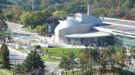Central Toronto, family friendly neighbourhood, walk everywhere - Old