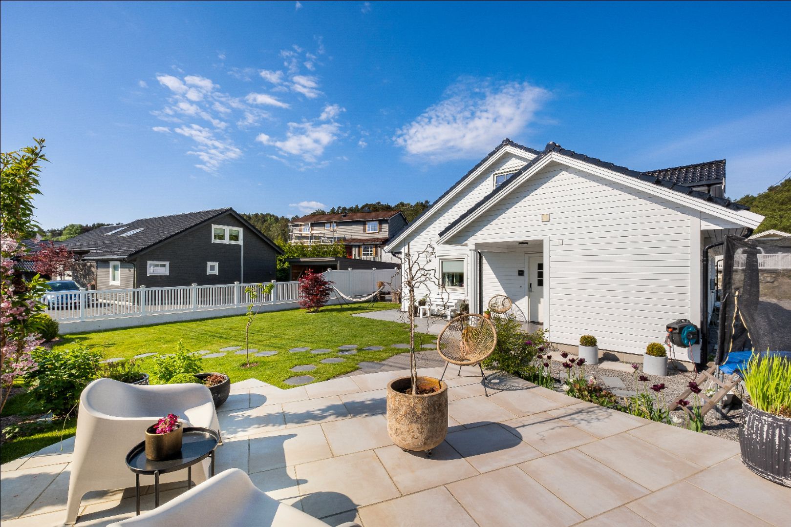 Haus mit Garten in Bergen, Norwegen bei Smiti